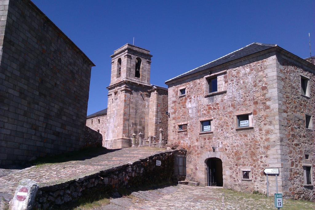 Hospederia Del Santuario De La Pena De Francia Hotel El Cabaco ภายนอก รูปภาพ