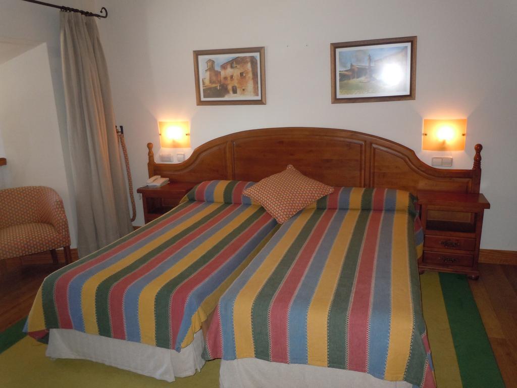 Hospederia Del Santuario De La Pena De Francia Hotel El Cabaco ห้อง รูปภาพ